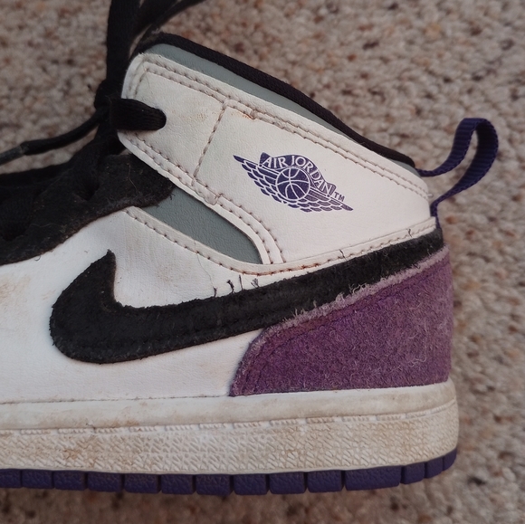 Air Jordan Kids Sneakers - Picture 6 of 11